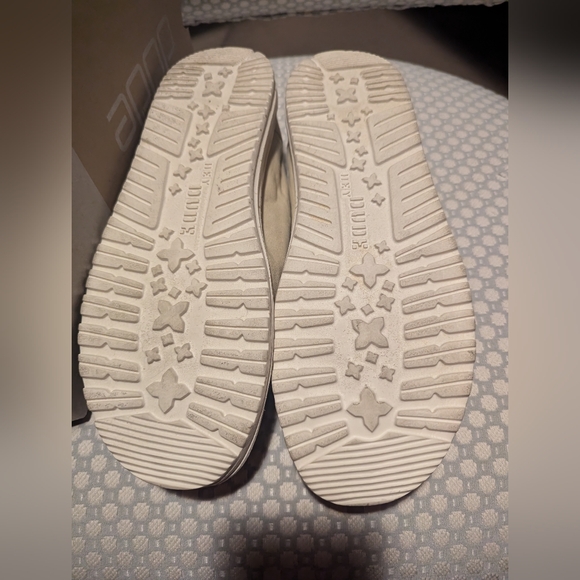 Hey Dude's - Picture 6 of 9